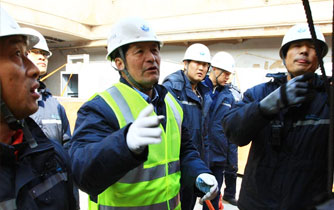 港口船长监装图片志